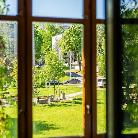 Good Location Near The Old Town - Station - Airport - Self Check In Apartman