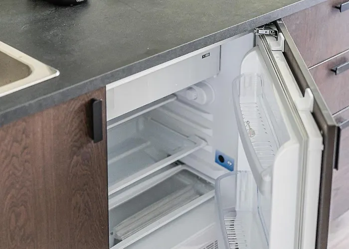 Good Location Near The Old Town - Station - Airport - Self Check In Apartman *