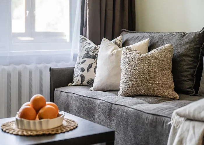 Good Location Near The Old Town - Station - Airport - Self Check In Apartman *