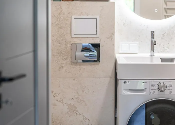 Apartman Good Location Near The Old Town - Station - Airport - Self Check In