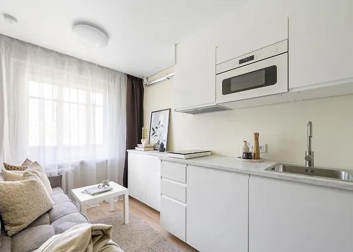 Good Location Near The Old Town - Station - Airport - Self Check In Apartman