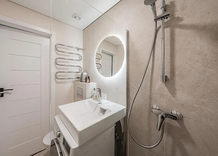 Good Location Near The Old Town - Station - Airport - Self Check In Apartman *