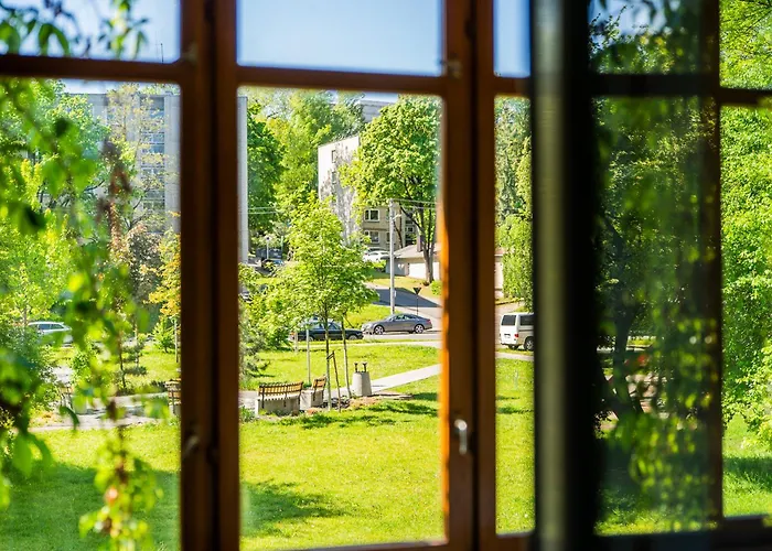 Good Location Near The Old Town - Station - Airport - Self Check In Apartamento