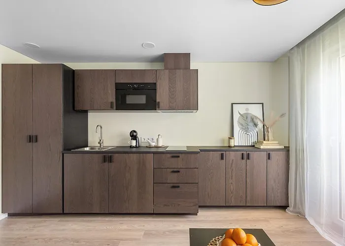 Good Location Near The Old Town - Station - Airport - Self Check In Appartement